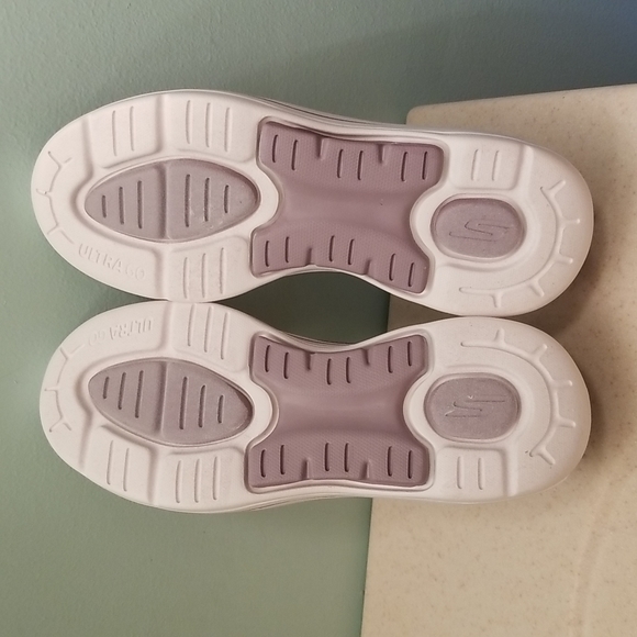 Skechers GOWalk Arch Fit Washable Knit Slip-On. BNWT. Never worn. - Picture 3 of 13